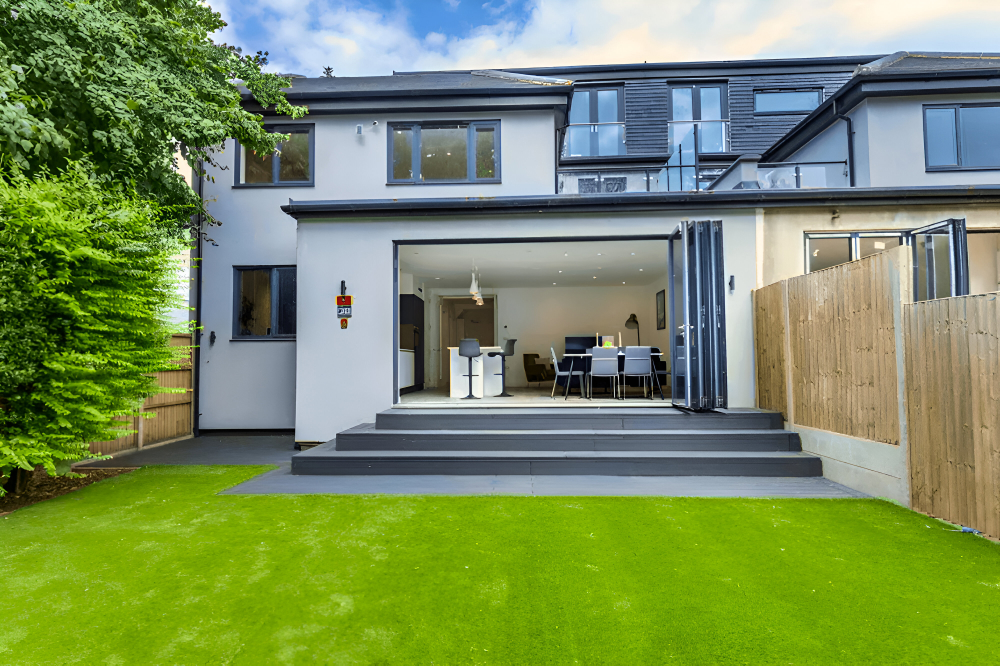 Holders-Hill-London-Aluminium-Bifold-Door1